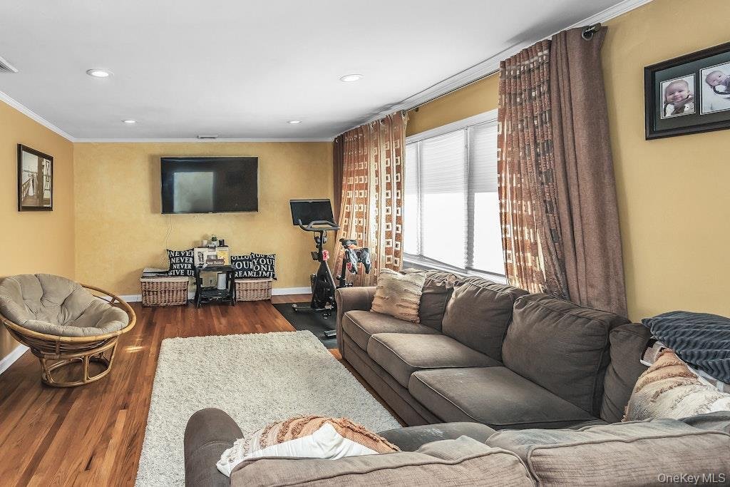 House in Bellmore, New York, United States 4 - 18996327
