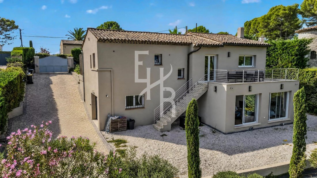 House in Mougins, Provence-Alpes-Côte d'Azur, France 3 - 18993741
