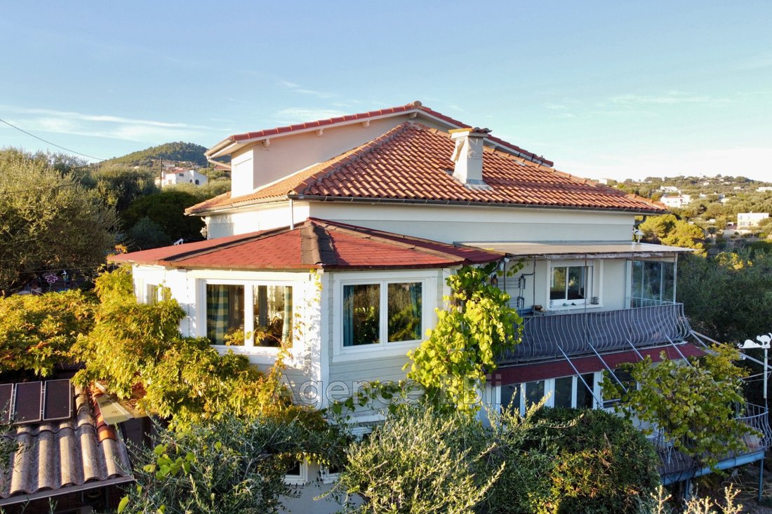 Villa in Saint-Andre-de-la-Roche, Provence-Alpes-Côte d'Azur, France 1 - 18993812