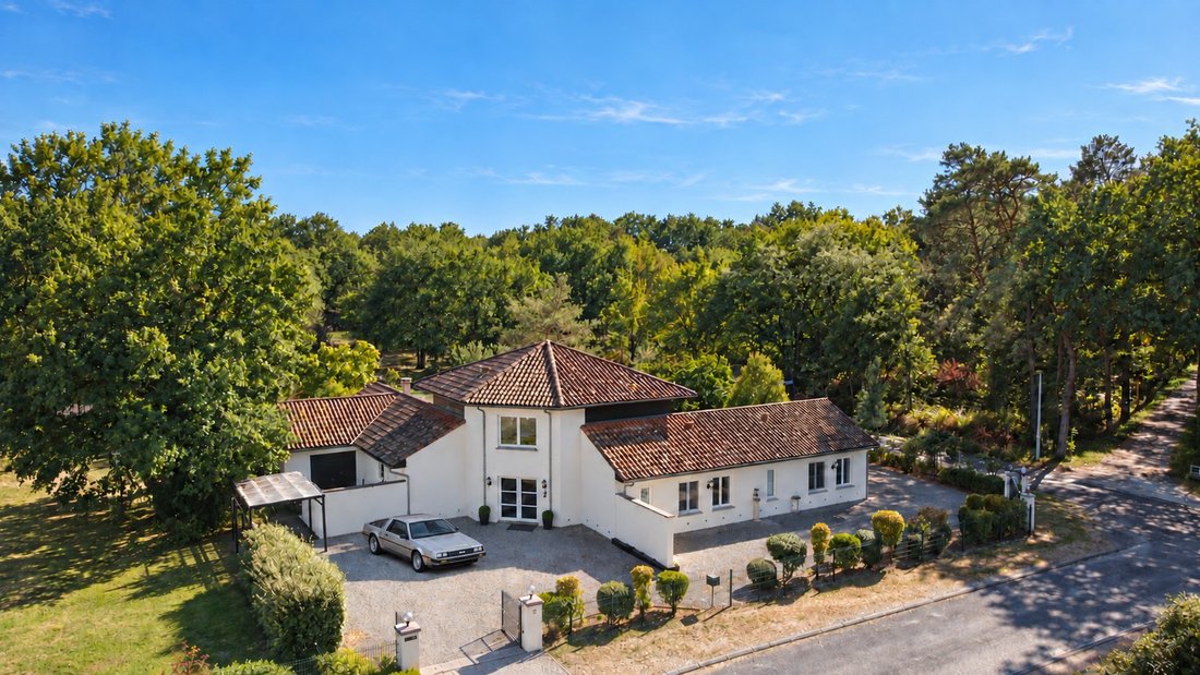 Villa in Bourg-du-Bost, Nouvelle-Aquitaine, France 1 - 18994333