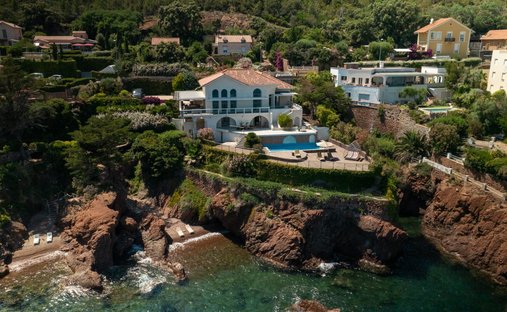 Villa in Le Dramont-Agay-Anthéor-Le Trayas, Saint-Raphaël, France 1