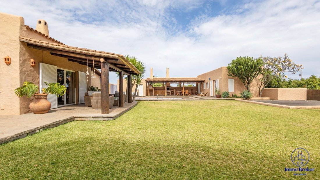 Chalet in San Cristobal de La Laguna, Canary Islands, Spain 2 - 18995080