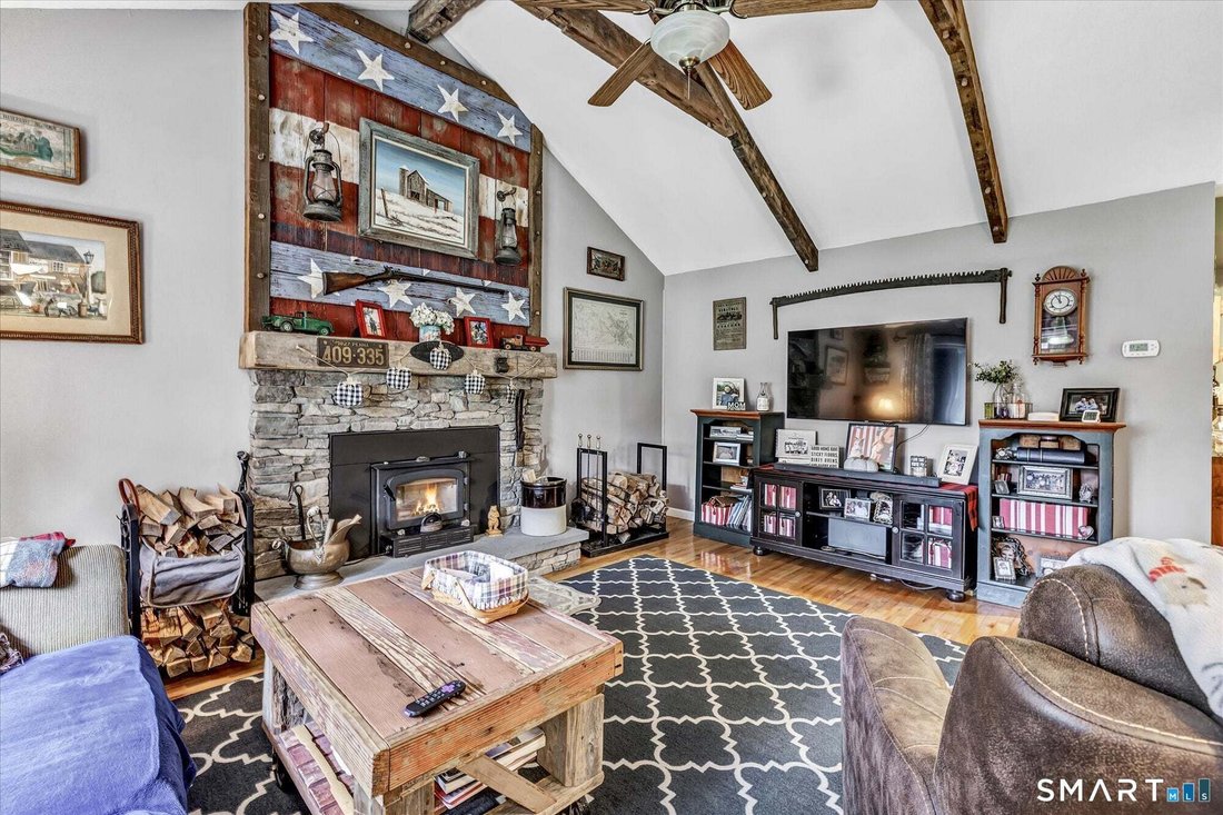 House in Shelton, Connecticut, United States 4 - 18995148