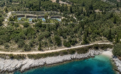Land in Agiou Petrou, Apollonioi, Greece 1