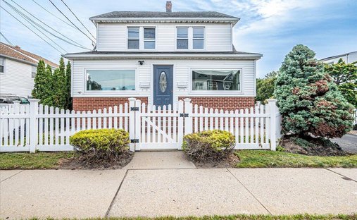 House in East Meadow, New York, United States 1