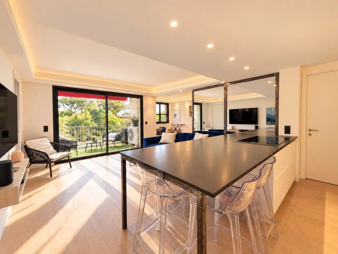 Apartment in Cannes, Provence-Alpes-Côte d'Azur, France 1 - 17889613