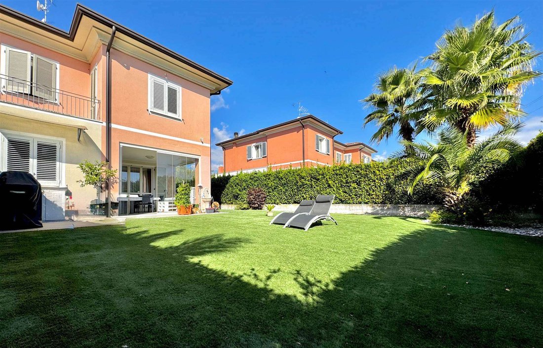 House in Manerba del Garda, Lombardy, Italy 2 - 18996507