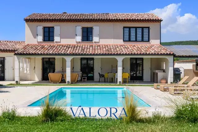 Estate in Forcalquier, Provence-Alpes-Côte d'Azur, France 5 - 18394902