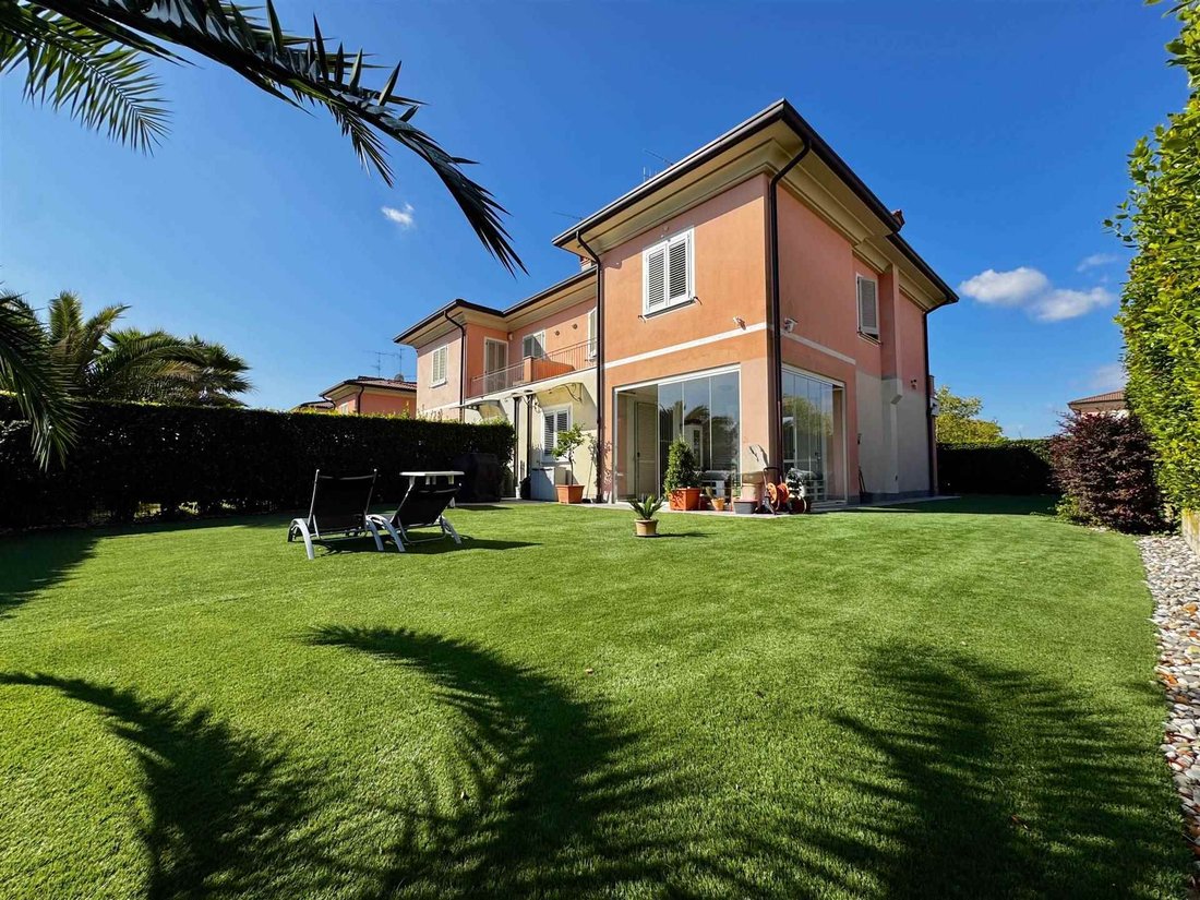 House in Manerba del Garda, Lombardy, Italy 1 - 18996507