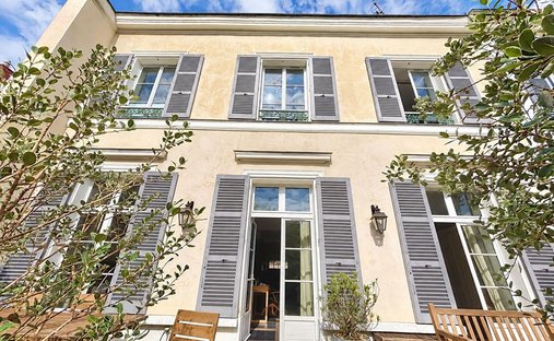 House in Fontainebleau, Ile-de-France, France 1