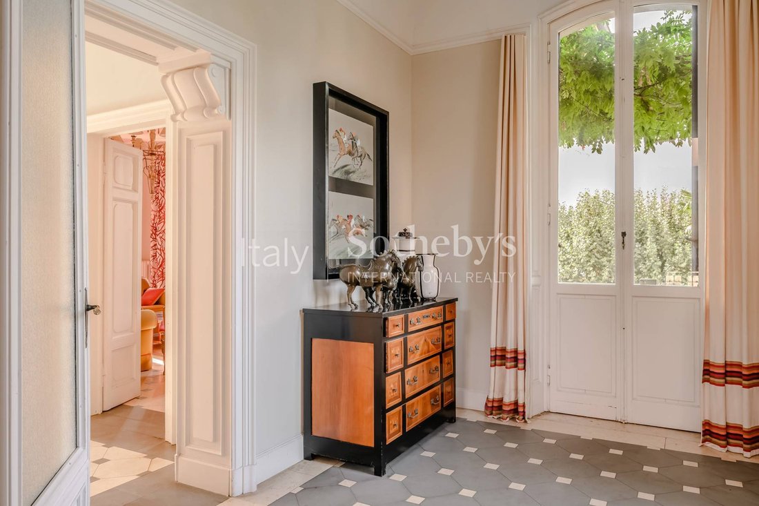 House in Porto Valtravaglia, Lombardy, Italy 2 - 11033115
