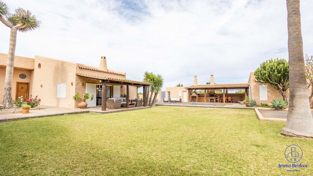 Chalet in San Cristobal de La Laguna, Canary Islands, Spain 3 - 18995080