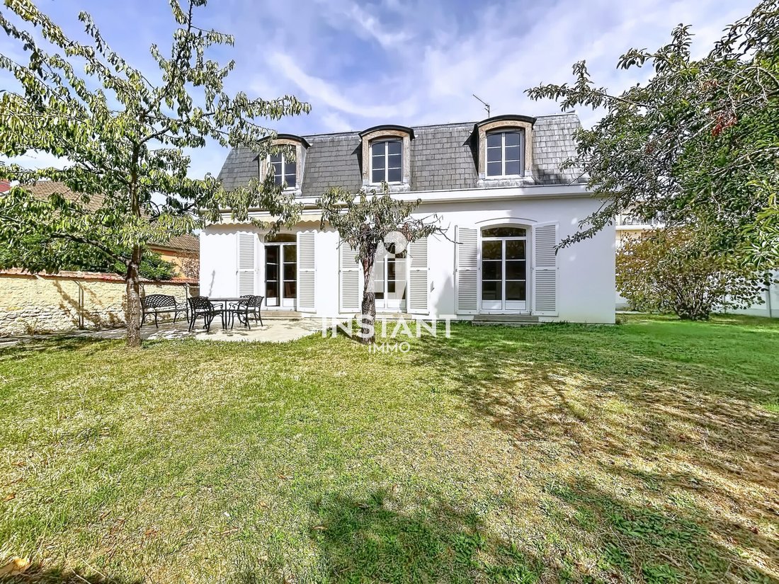 House in Creteil, Ile-de-France, France 2 - 18997920
