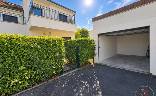 Villa in Chennevieres-sur-Marne, Ile-de-France, France 1