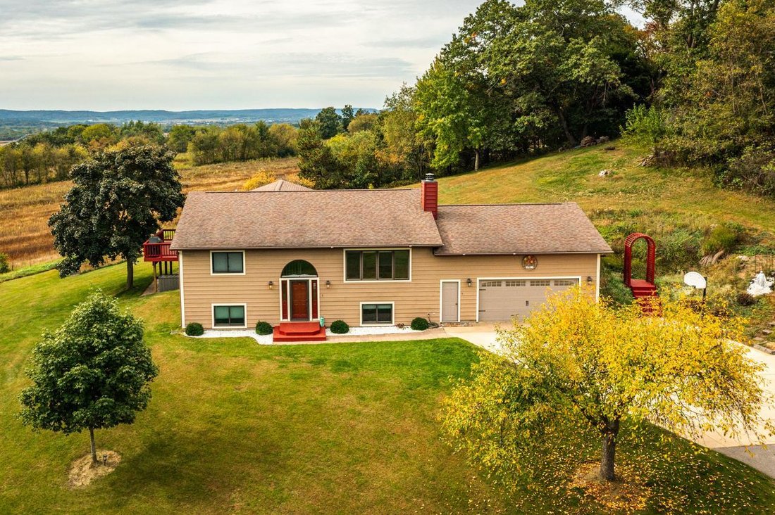 House in Sparta, Wisconsin, United States 3 - 18995184