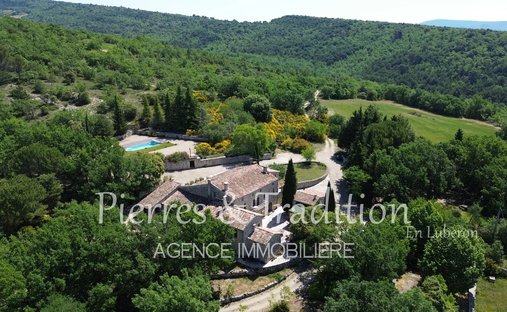 Estate in Reillanne, Provence-Alpes-Côte d'Azur, France 1