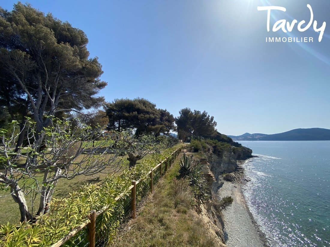 House in Saint-Cyr-sur-Mer, Provence-Alpes-Côte d'Azur, France 2 - 18996539
