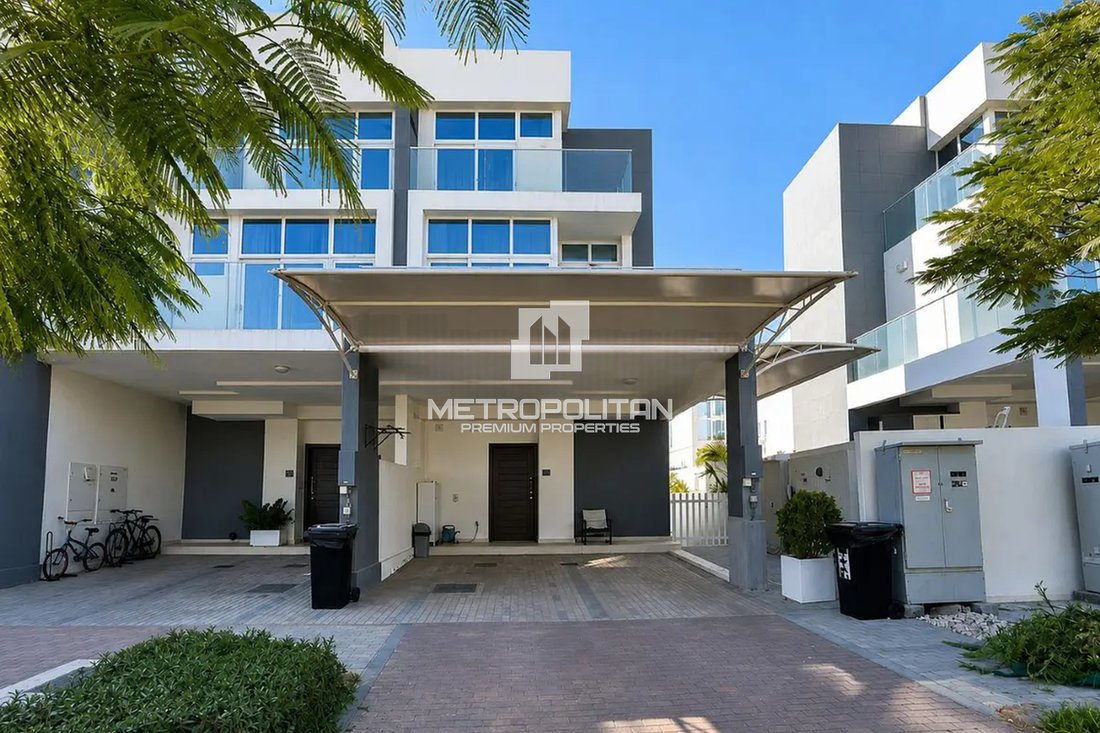 Townhouse in Damac Hills 2, Dubai, United Arab Emirates 1 - 18994329