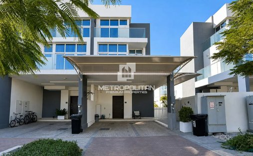 Townhouse in Damac Hills 2, Dubai, United Arab Emirates 1