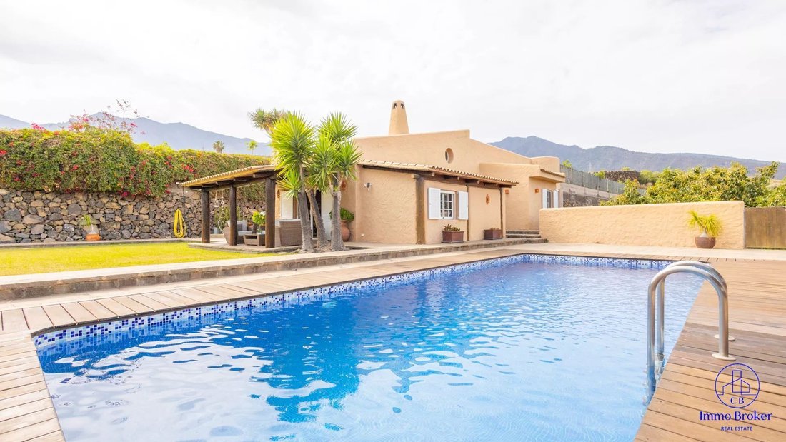 Chalet in San Cristobal de La Laguna, Canary Islands, Spain 1 - 18995080