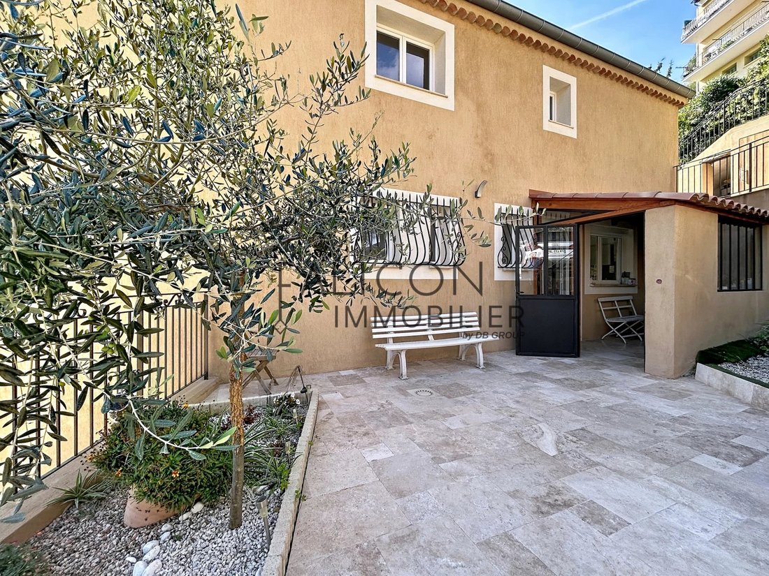 Villa in Falicon, Provence-Alpes-Côte d'Azur, France 1 - 18993639