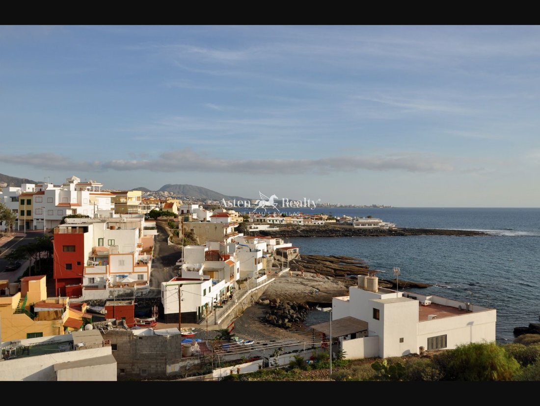 House in La Caleta, Adeje, Canary Islands 1 - 12974732