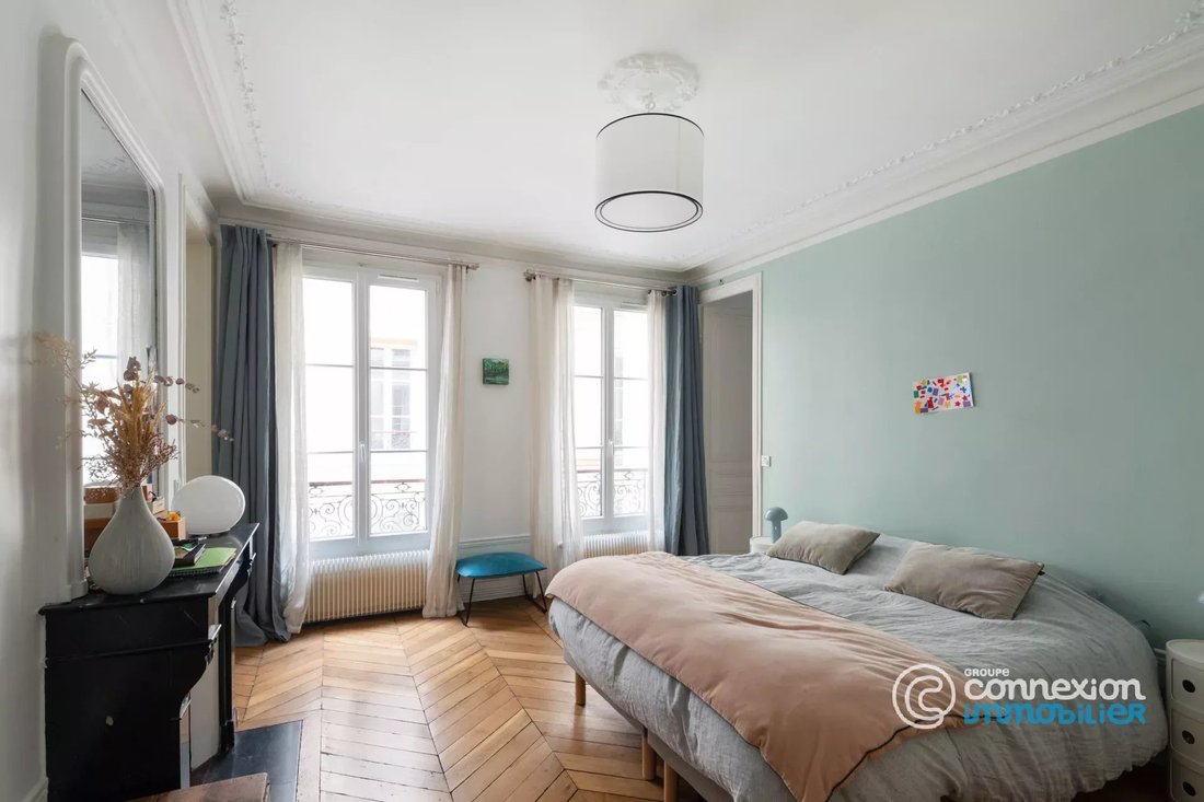 Apartment in Saint Vincent de Paul-Lariboisière, Paris 10e Arrondissement, Paris 5 - 18993643