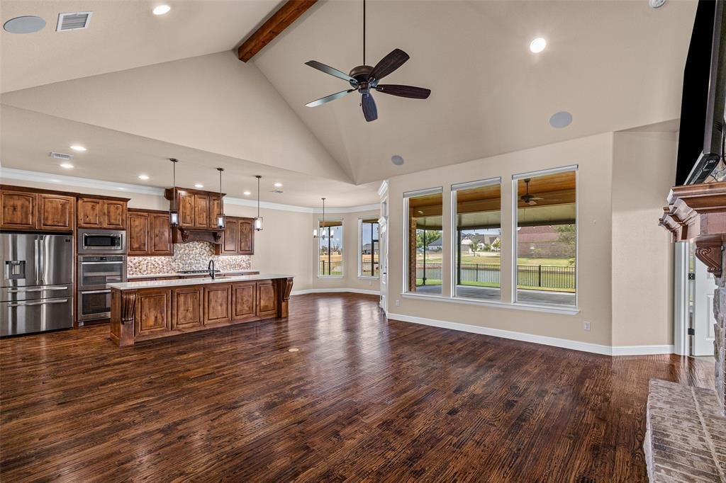 House in Granbury, Texas, United States 5 - 18996083