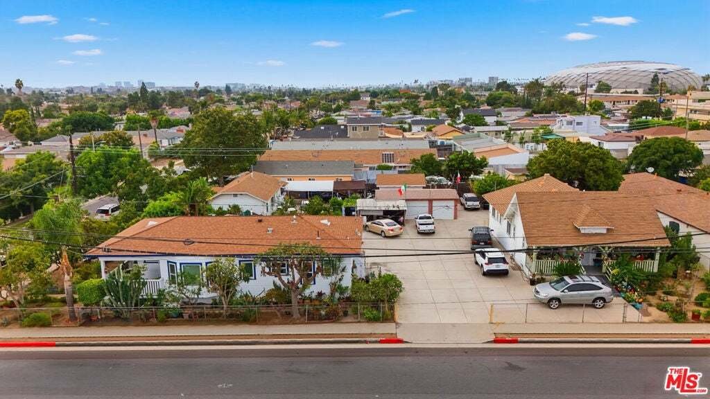 Inglewood, California, United States 2 - 18995298
