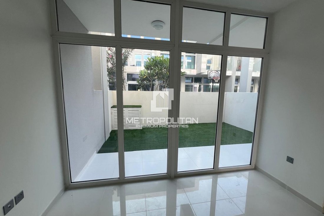 Townhouse in Damac Hills 2, Dubai, United Arab Emirates 3 - 18994329