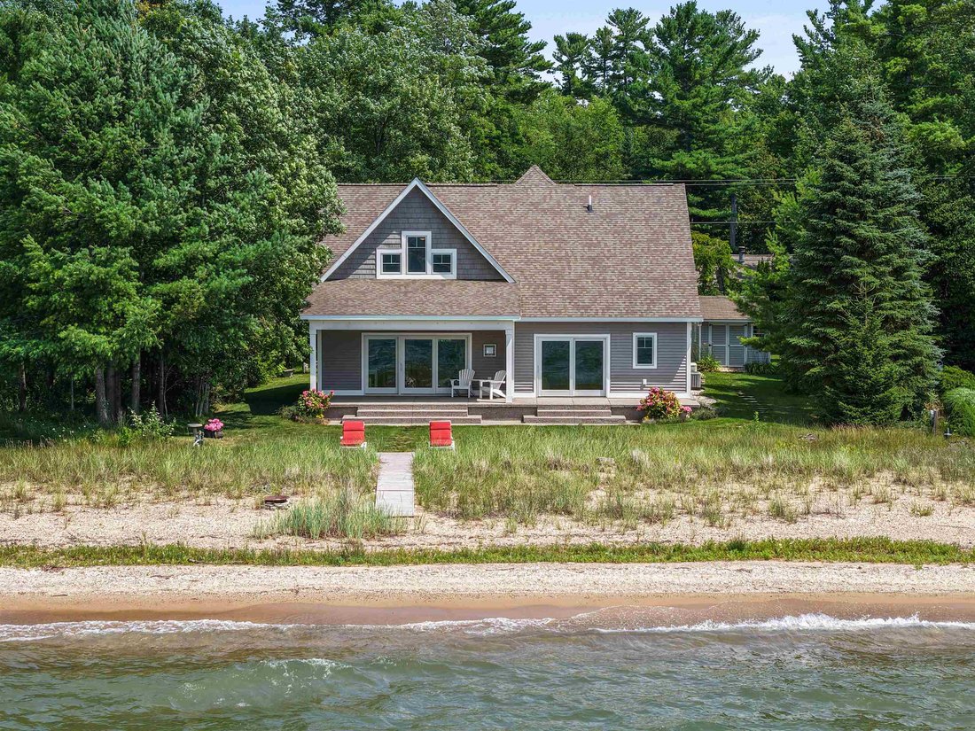 House in Williamsburg, Michigan, United States 1 - 18993473
