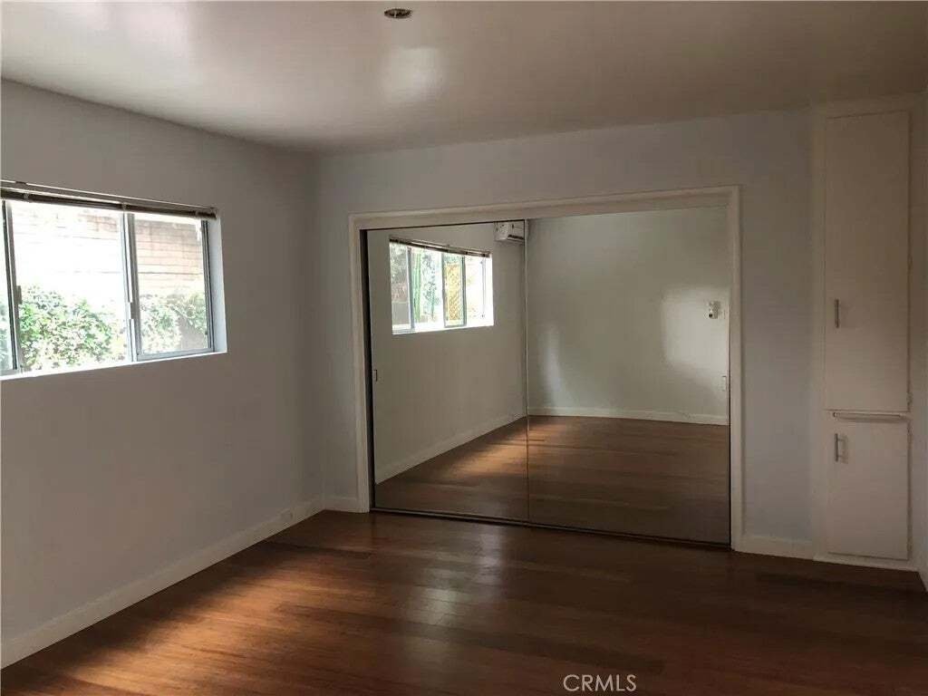La Crescenta-Montrose, California, United States 5 - 18995839