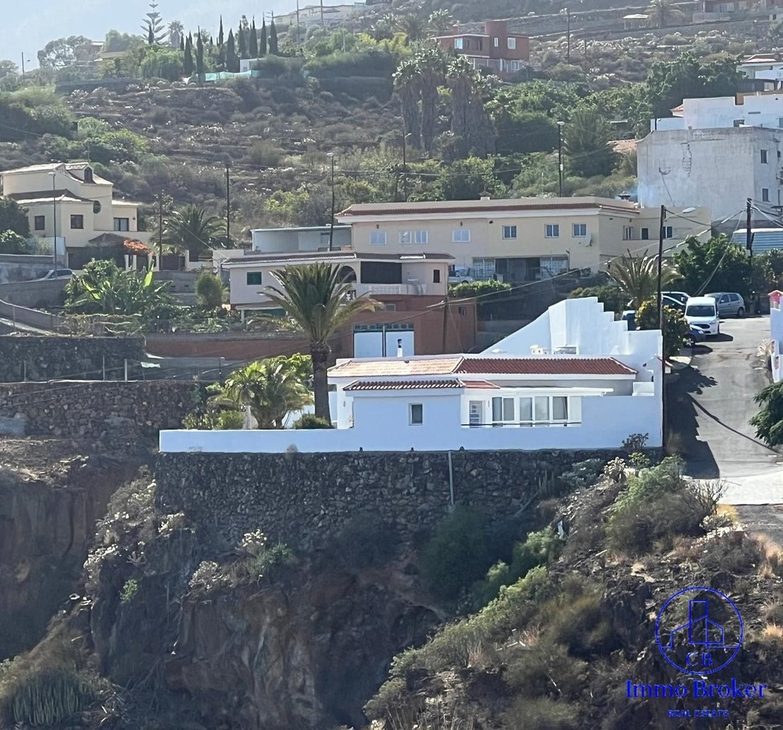 Chalet in Candelaria, Canary Islands, Spain 2 - 18995126