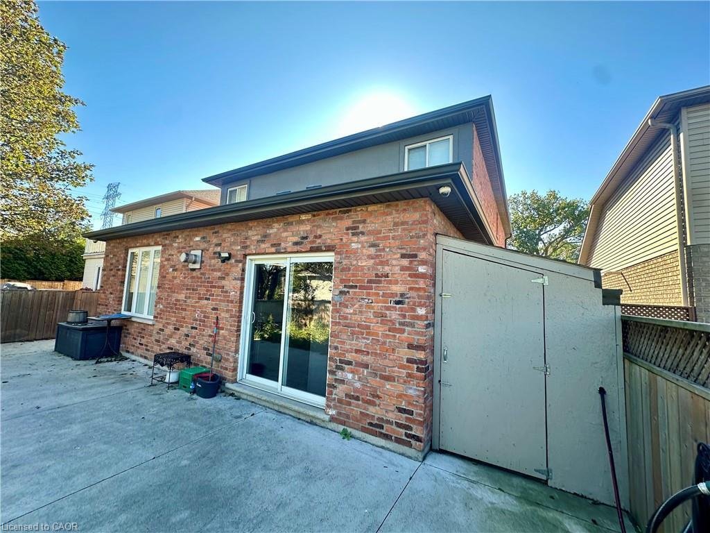 House in Hamilton, Ontario, Canada 5 - 18996163