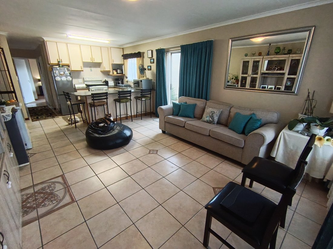 House in Pine Acres, Helderberg, Cape Town 2 - 18994341