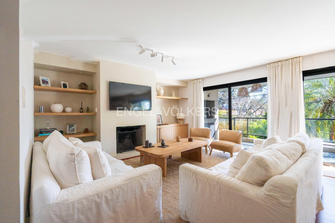 Apartment in Montevideo, Departamento de Montevideo, Uruguay 1 - 18994459