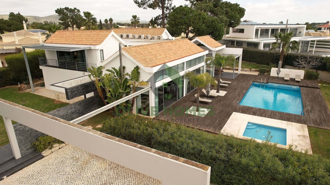 Villa in Quarteira, Algarve, Portugal 1 - 17346298