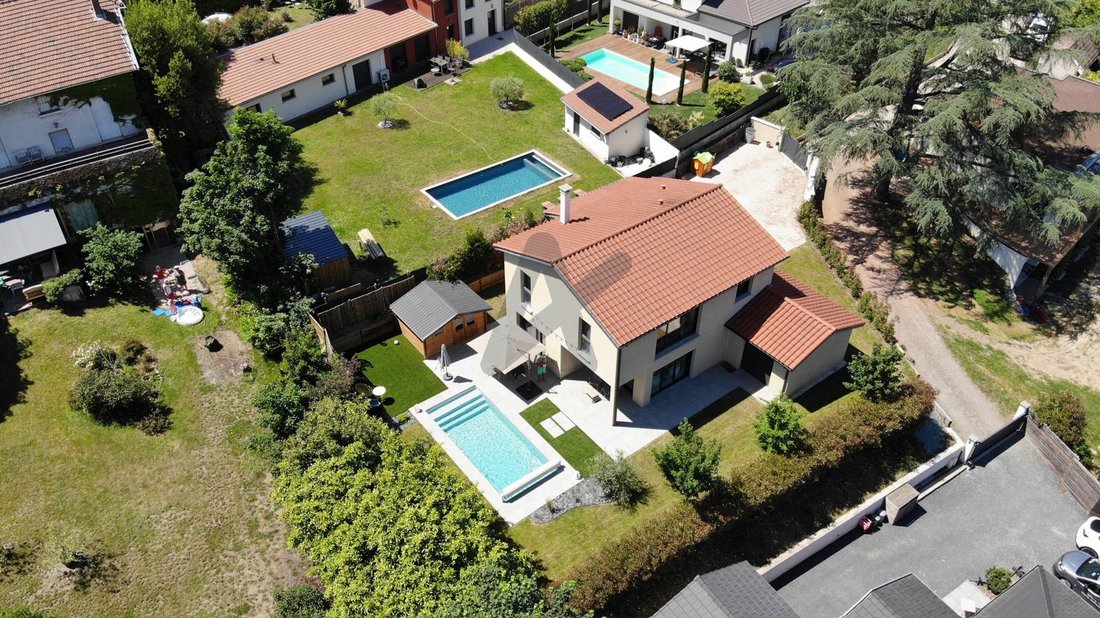 House in Charbonnieres-les-Bains, Auvergne-Rhône-Alpes, France 1 - 18092824