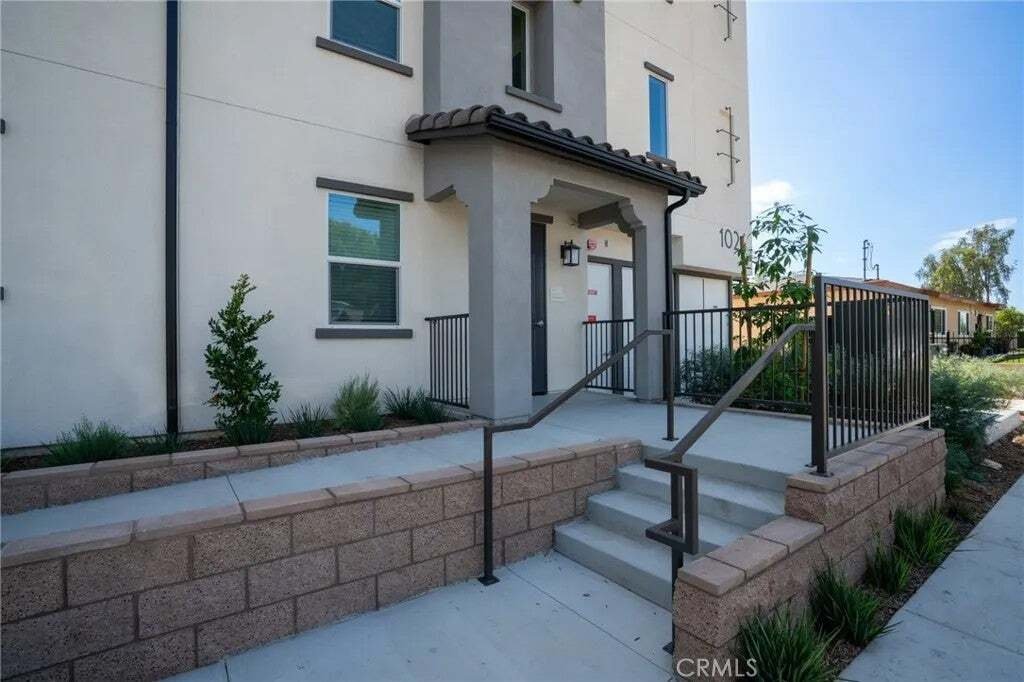 Orange, California, United States 5 - 18995859
