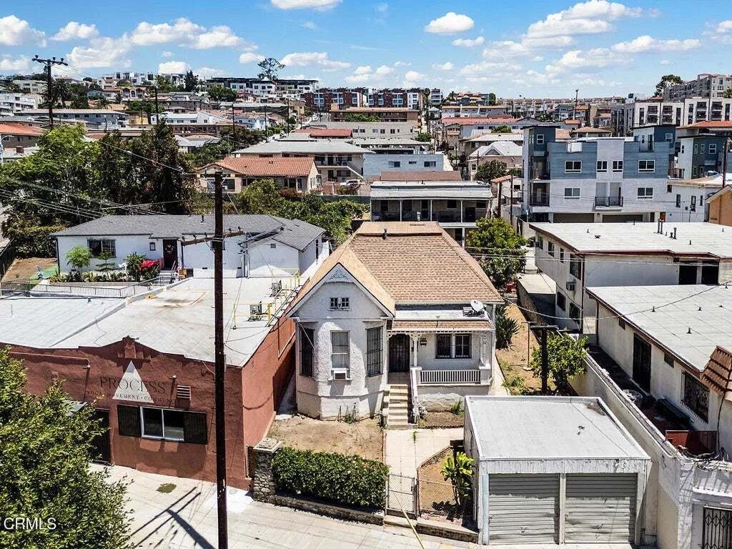 Los Angeles, California, United States 1 - 18995819