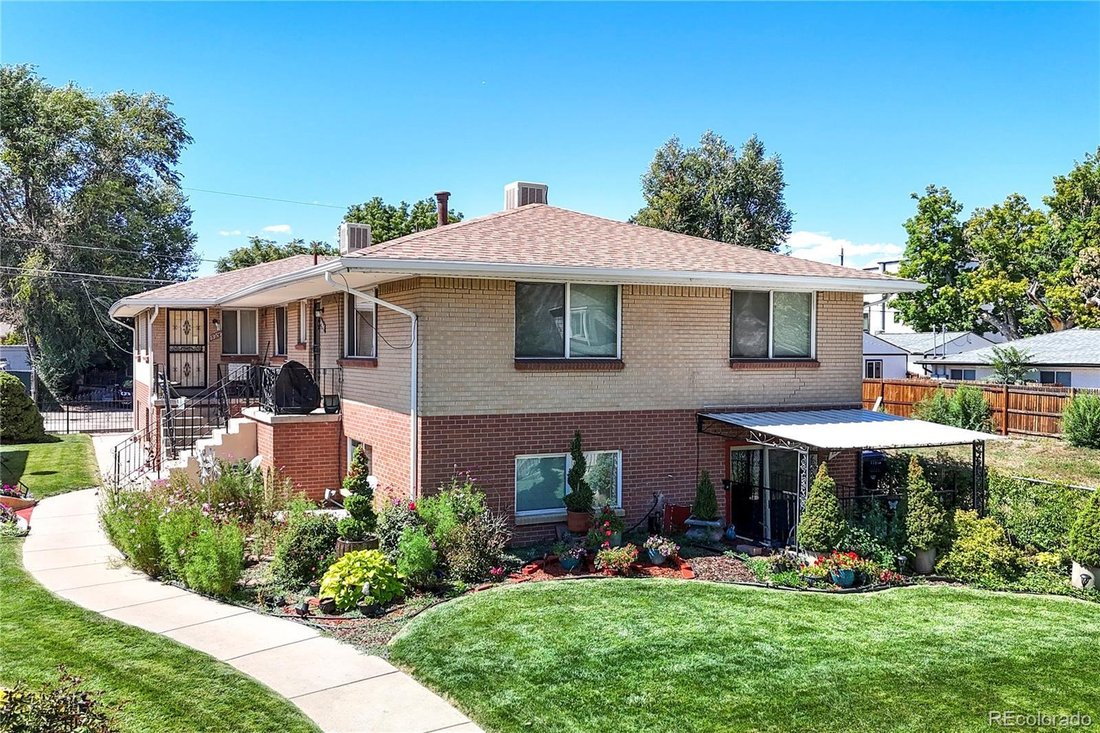 Denver, Colorado, United States 2 - 18992863