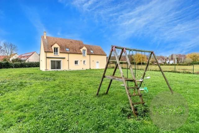 House in La Queue-les-Yvelines, Ile-de-France, France 1 - 16735283