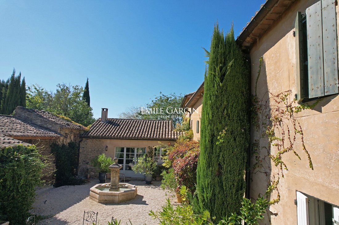 Villa in Cabrières-d'Avignon, Provence-Alpes-Côte d'Azur, France 4 - 18997272