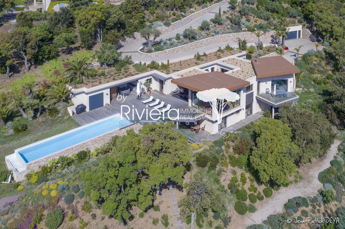 Estate in La Croix-Valmer, Provence-Alpes-Côte d'Azur, France 1 - 18996575