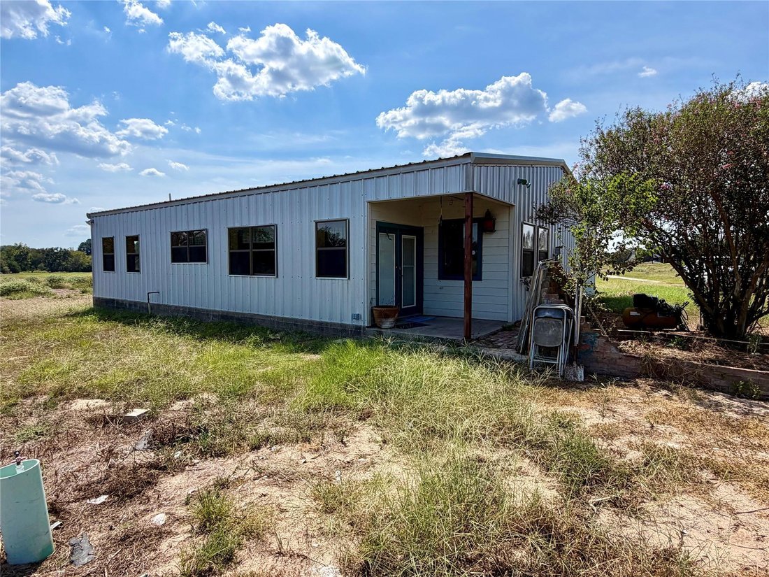House in McDade, Texas, United States 3 - 18995665