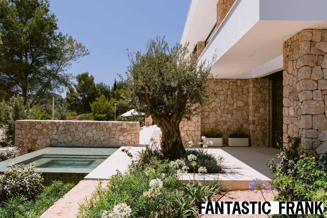 Villa in Roca Llisa, Santa Eularia des Riu, Balearic Islands 4 - 18996728