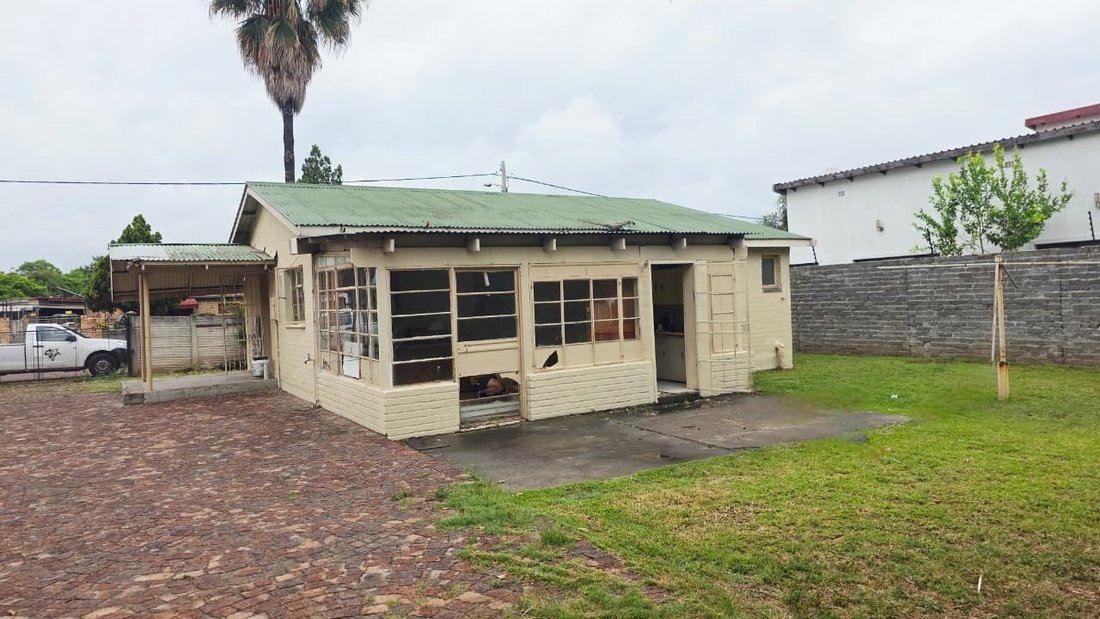 House in Rustenburg, North West, South Africa 1 - 18994348