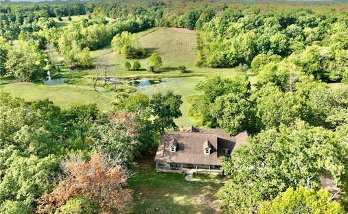 House in Decatur, Arkansas, United States 1