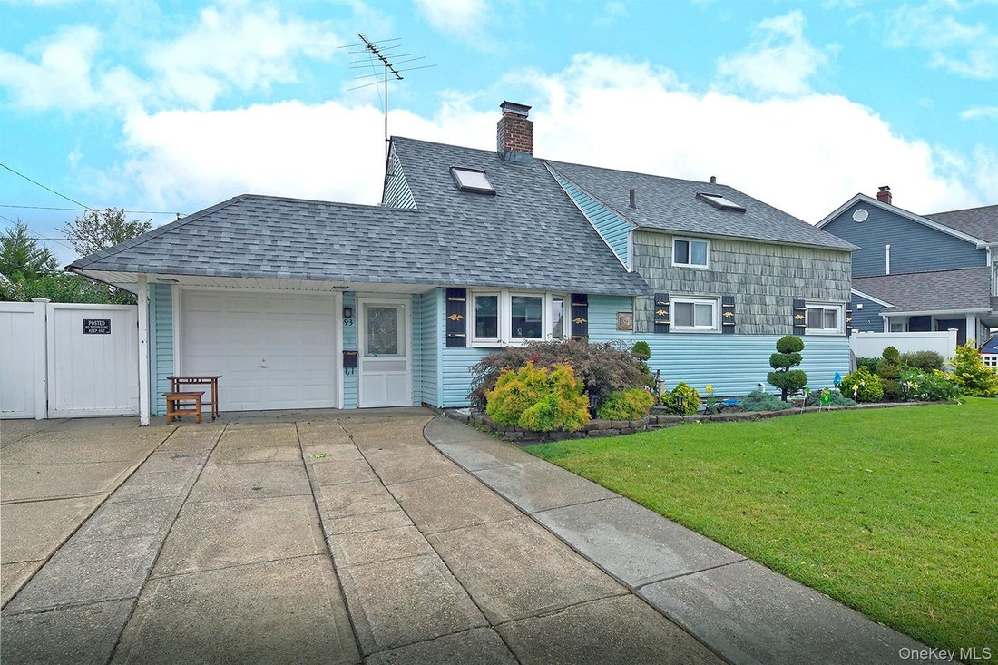 House in Levittown, New York, United States 2 - 18997633