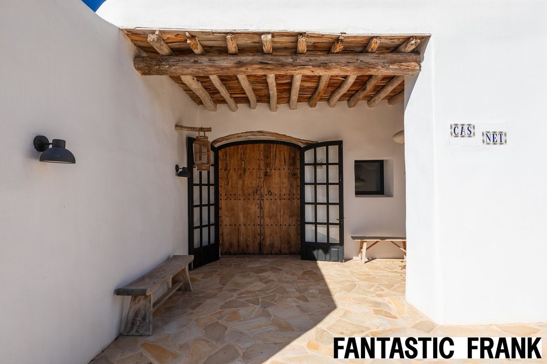 Villa in Sant Jordi de ses Salines, Sant Josep de sa Talaia, Balearic Islands 2 - 18996707